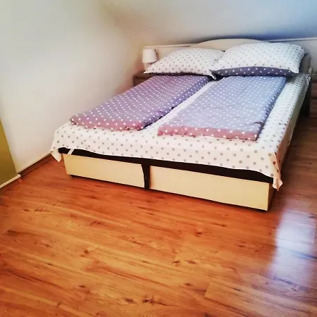 شقة Pitypang غيولا